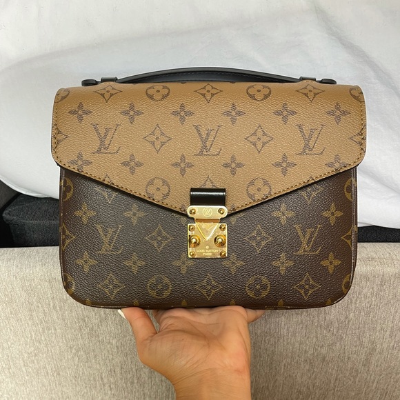 Louis Vuitton Handbags - 100% authentic Louis Vuitton pochette Métis reverse monogram cross body purse